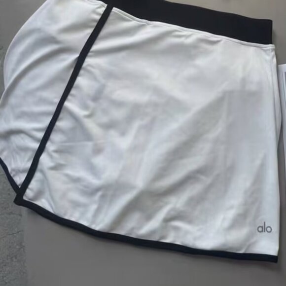 Alo Yoga Airbrush Streamlined Bra Tank + Skirt - Picture 6 of 6